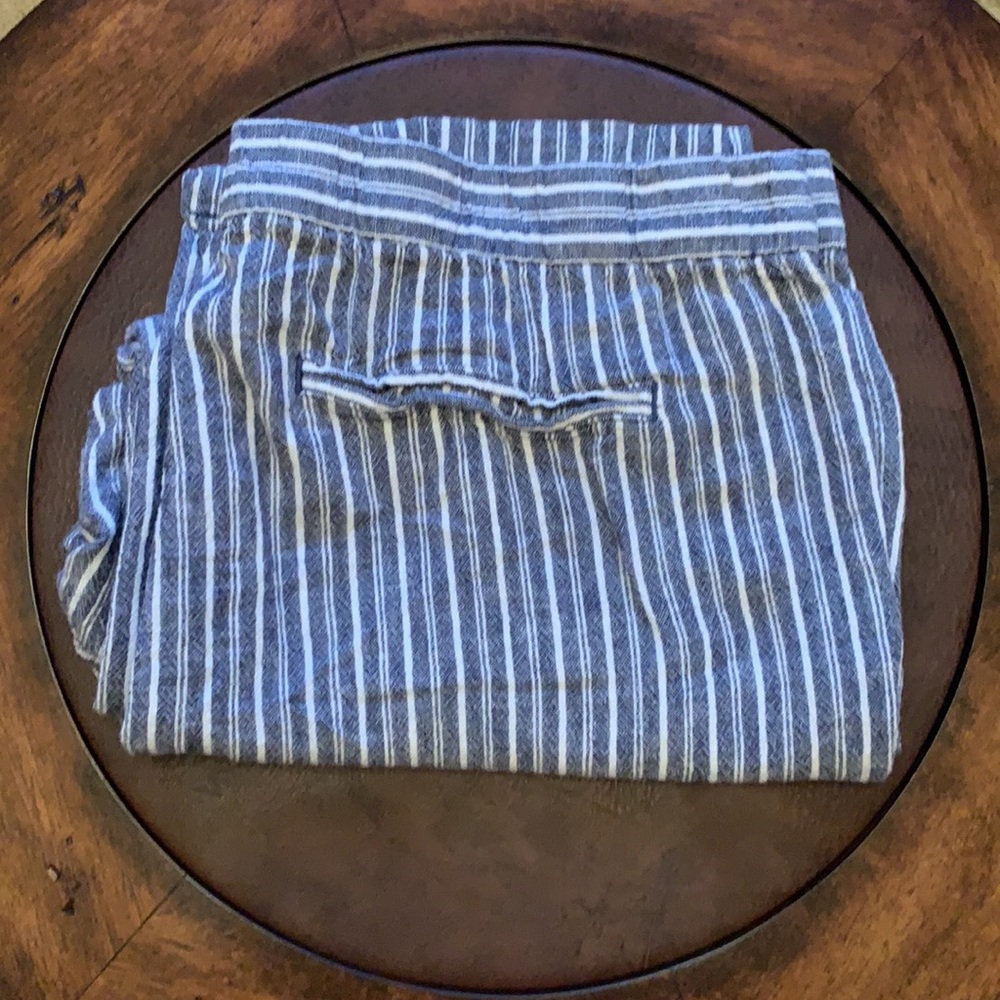 Old Navy | Blue/White Linen Capris | Large | Never worn | Excellent Condition